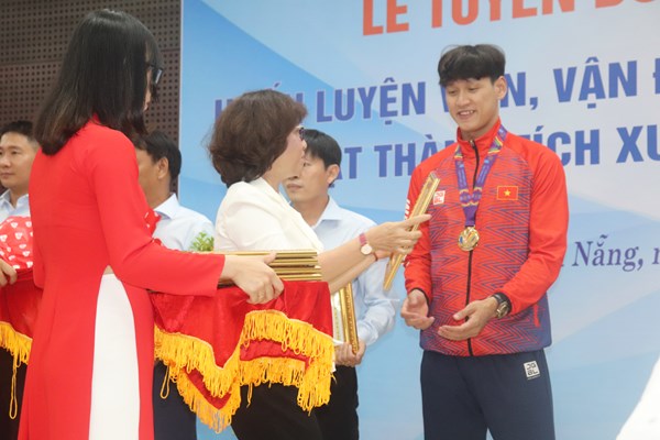 Đà Nẵng: Khen thưởng HLV, VĐV đạt thành tích xuất sắc tại SEA Games 31 - Anh 2