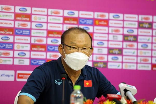 HLV Park Hang-seo nói về cơ hội ra sân của Quang Hải ở trận đấu với Afghanistan - Anh 1