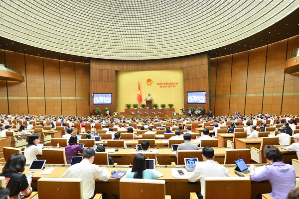 Tại Hội trường Quốc hội, Bộ trưởng Nguyễn Văn Hùng làm rõ thêm về nội dung phát triển du lịch và bảo tồn, phát huy giá trị di sản văn hóa - Anh 2