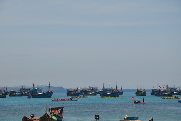 Tưng bừng Lễ hội đua thuyền truyền thống cầu an mừng Tết Đoan Ngọ - Anh 1