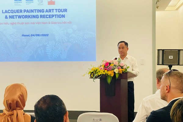 Các đại sứ, chuyên gia UNESCO choáng ngợp với nghệ thuật sơn mài Việt Nam - Anh 3