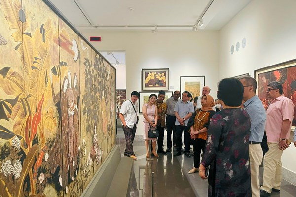 Các đại sứ, chuyên gia UNESCO choáng ngợp với nghệ thuật sơn mài Việt Nam - Anh 7