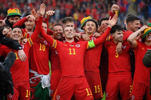 Đội tuyển Xứ Wales giành vé dự World Cup sau 64 năm - Anh 2