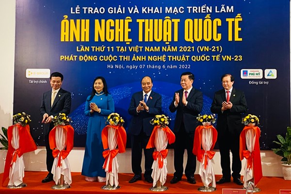 Trao giải và khai mạc triển lãm Ảnh nghệ thuật quốc tế lần thứ 11 tại Việt Nam - Anh 1