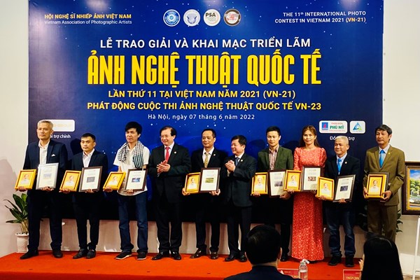 Trao giải và khai mạc triển lãm Ảnh nghệ thuật quốc tế lần thứ 11 tại Việt Nam - Anh 3