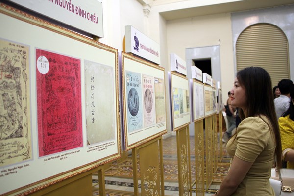 Triển lãm tư liệu và hình ảnh về danh nhân văn hóa Nguyễn Đình Chiểu - Anh 4