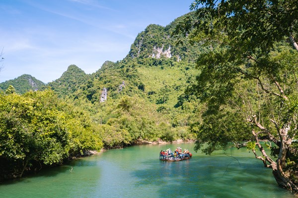 “Viên kim cương xanh” - điểm du lịch mới lạ, độc đáo và tuyệt đẹp tại Phong Nha – Kẻ Bàng - Anh 2