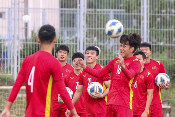 U23 Việt Nam trở lại tập luyện, chuẩn bị cho trận tứ kết với U23 Saudi Arabia - Anh 2