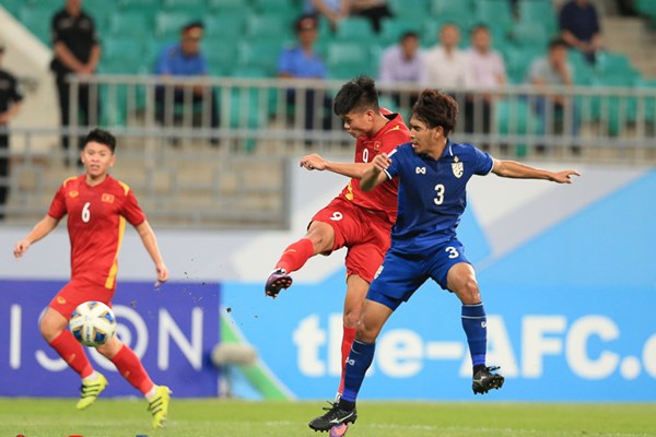 AFC vinh danh 2 tuyển thủ U23 Việt Nam - Anh 1