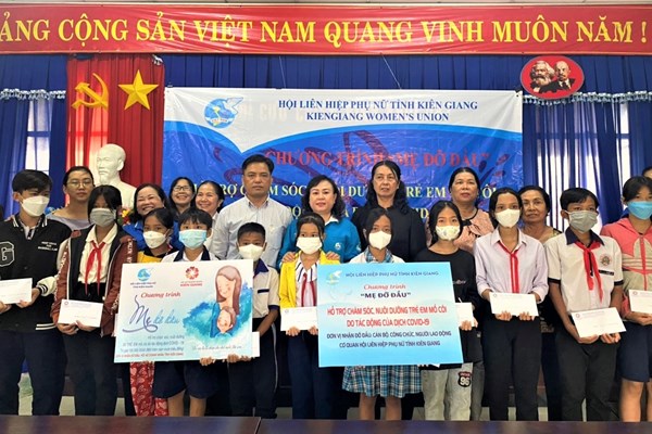 Kiên Giang hỗ trợ trẻ em mồ côi do tác động dịch Covid-19 - Anh 1