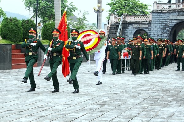 Truy điệu và an táng 6 hài cốt liệt sĩ quân tình nguyện Việt Nam hy sinh tại Lào - Anh 1