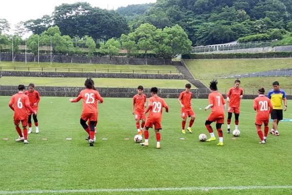 Đội U18 nữ Việt Nam bắt đầu chuyến tập huấn ở Nhật Bản - Anh 1
