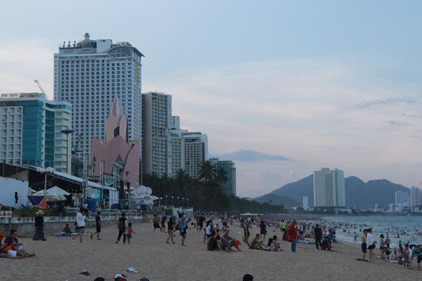 6 tháng đầu năm, Khánh Hòa đón hơn 1 triệu lượt du khách - Anh 1