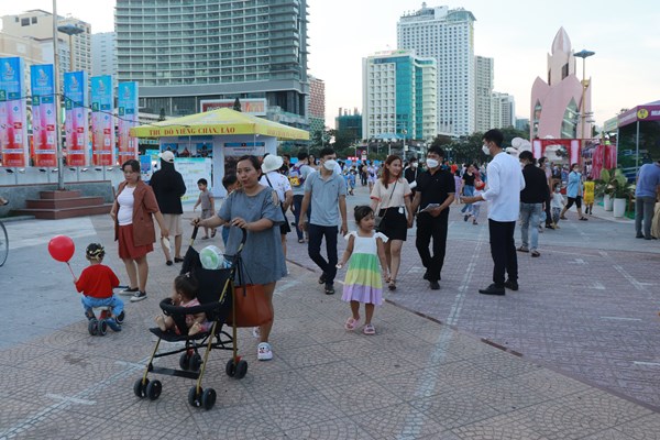 6 tháng đầu năm, Khánh Hòa đón hơn 1 triệu lượt du khách - Anh 2