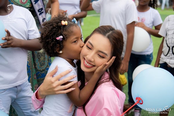 Hoa hậu Thùy Tiên xây giếng nước sạch tặng người dân Angola - Anh 3