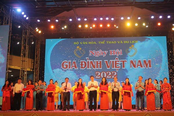 Ngày hội tôn vinh các giá trị văn hóa truyền thống gia đình Việt - Anh 1