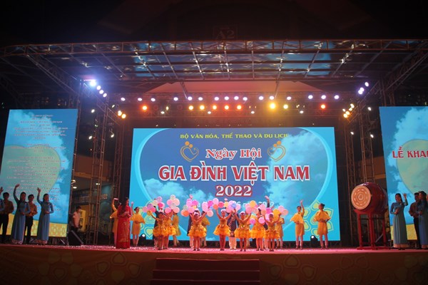 Ngày hội tôn vinh các giá trị văn hóa truyền thống gia đình Việt - Anh 5