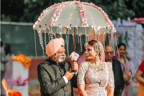 Đám cưới của người trẻ Ấn Độ: Loại bỏ nhiều nghi thức lỗi thời - Anh 1