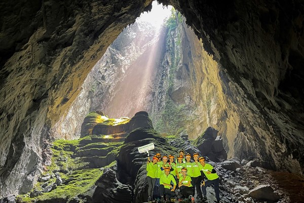 Hợp tác khảo sát, khám phá “vương quốc hang động” ở Quảng Bình - Anh 2
