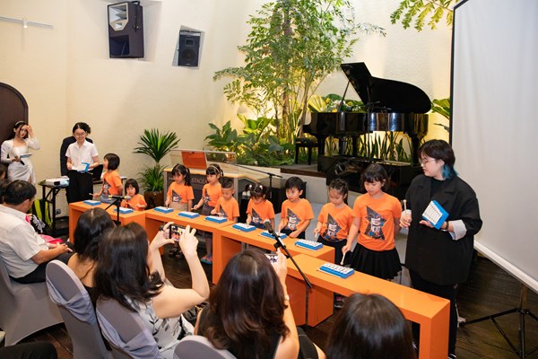 Dự án phi lợi nhuận về giáo dục cảm thụ âm nhạc cho trẻ mầm non - Anh 1