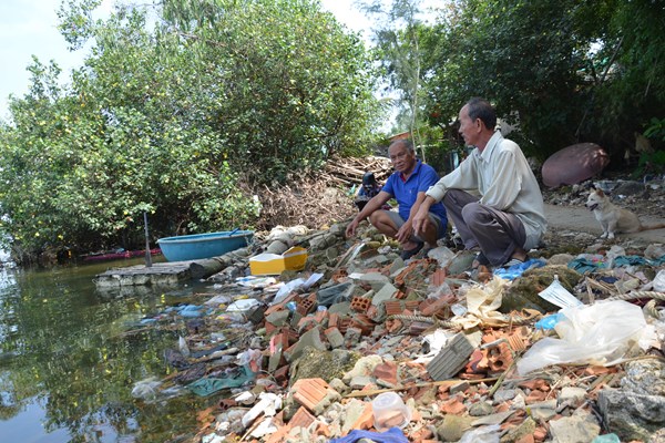 Lo ngại từ rác thải ven biển ở Quảng Ngãi - Anh 4