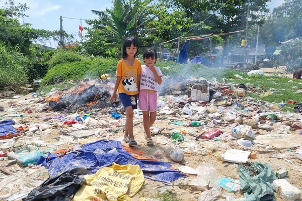 Lo ngại từ rác thải ven biển ở Quảng Ngãi - Anh 3