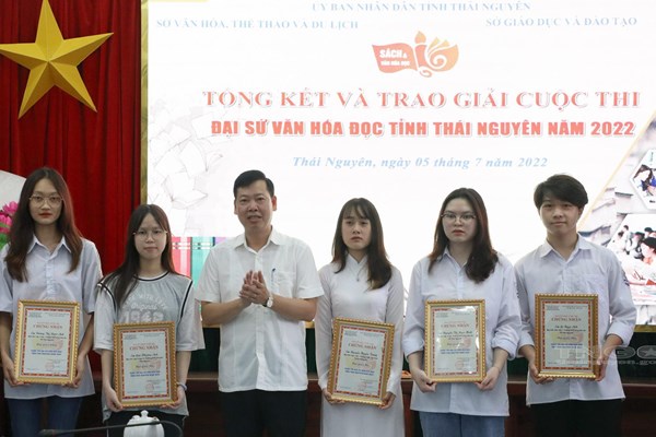 Trao giải Cuộc thi Đại sứ Văn hóa đọc Thái Nguyên năm 2022 - Anh 1