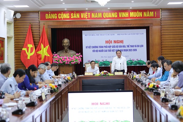 Bộ trưởng Nguyễn Văn Hùng: Phát huy sức mạnh của người  cao tuổi là nền tảng giữ gìn những giá trị tốt đẹp truyền thống cho gia đình - Anh 2