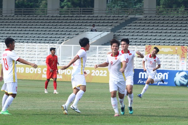 HLV U19 Việt Nam chưa hài lòng dù đội nhà thắng trận - Anh 2