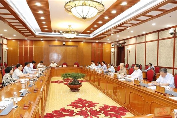 Tổng Bí thư Nguyễn Phú Trọng chủ trì họp Bộ Chính trị, Ban Bí thư xem xét những vấn đề nổi bật - Anh 2