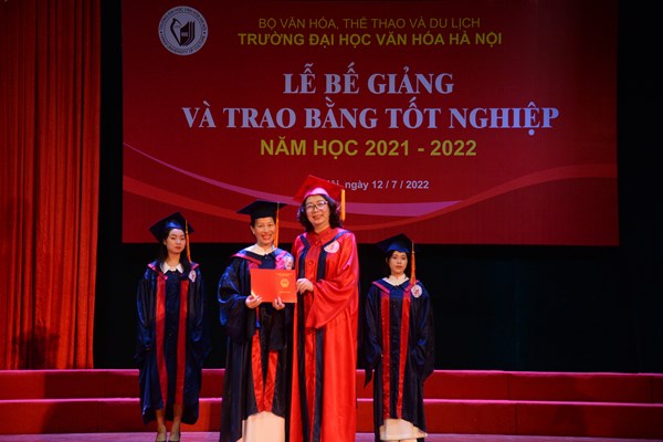 ĐH Văn hóa Hà Nội: Bế giảng và trao bằng tốt nghiệp năm học 2021-2022 - Anh 3