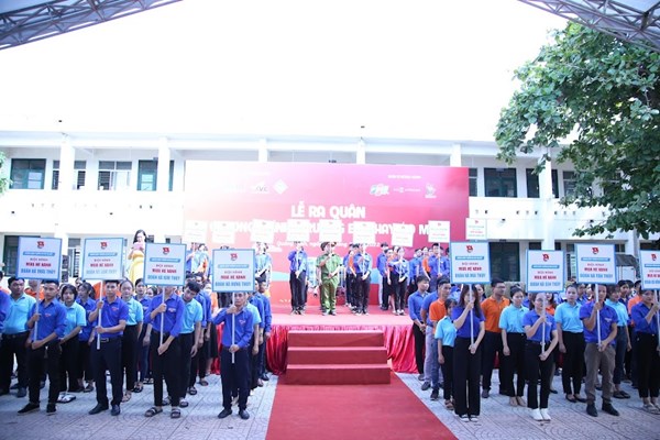 “Thay áo mới” cho 35 ngôi trường tại Lệ Thủy, Quảng Bình - Anh 1