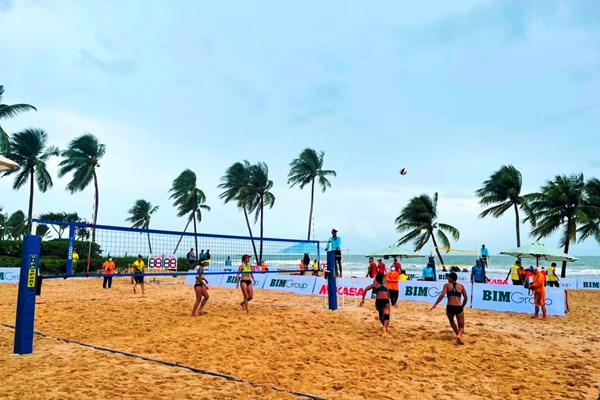 Khởi tranh 2 giải bóng chuyền bãi biển tại Phú Quốc - Anh 1
