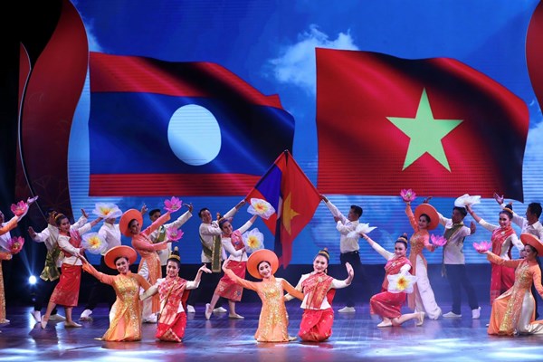 Nồng thắm giai điệu Lào - Việt giữa Thủ đô Hà Nội - Anh 15