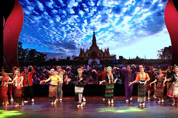 Nồng thắm giai điệu Lào - Việt giữa Thủ đô Hà Nội - Anh 9
