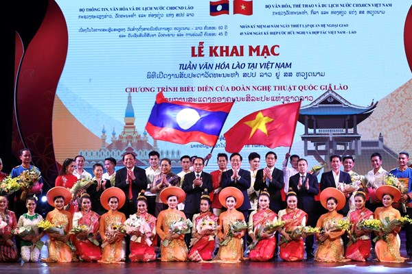 Nồng thắm giai điệu Lào - Việt giữa Thủ đô Hà Nội - Anh 1