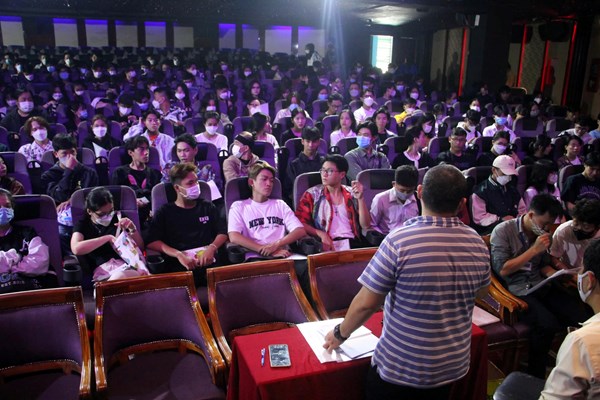 Gần 1.000 thí sinh dự thi năng khiếu Trường ĐH Sân khấu - Điện ảnh TP.HCM - Anh 2