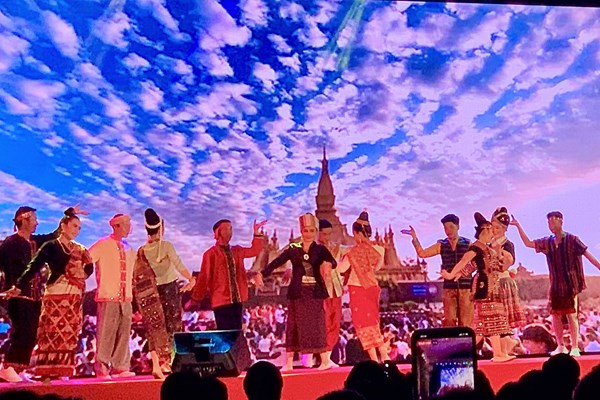 Hội An: Đêm nghệ thuật sắc màu của sự kiện “Tuần văn hóa Lào tại Việt Nam” - Anh 1