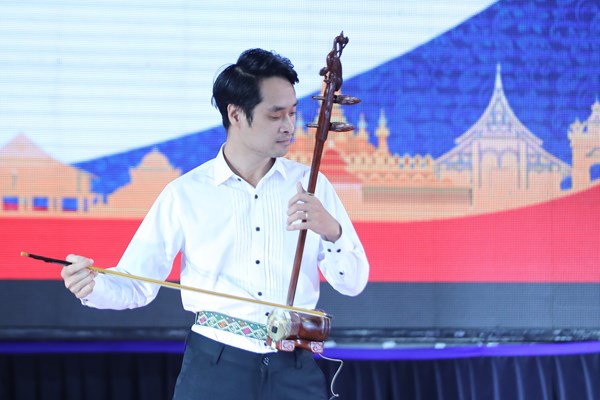 Thứ trưởng Tạ Quang Đông thăm và tặng quà Trường Nghệ thuật quốc gia Lào - Anh 7