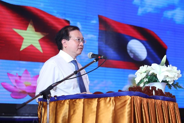 Thứ trưởng Tạ Quang Đông thăm và tặng quà Trường Nghệ thuật quốc gia Lào - Anh 1