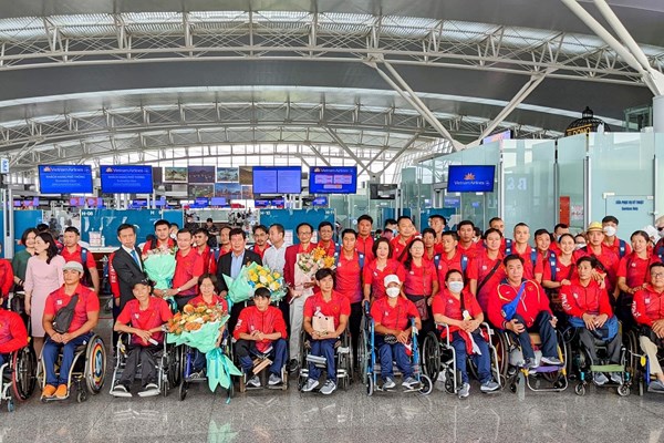 Đoàn thể thao người khuyết tật Việt Nam lên đường dự ASEAN Para Games 2022 - Anh 1