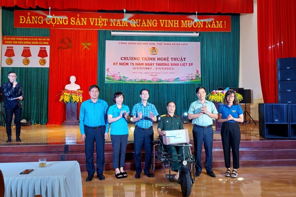 Bộ VHTTDL tri ân các thương binh, bệnh binh và người có công tỉnh Phú Thọ - Anh 3
