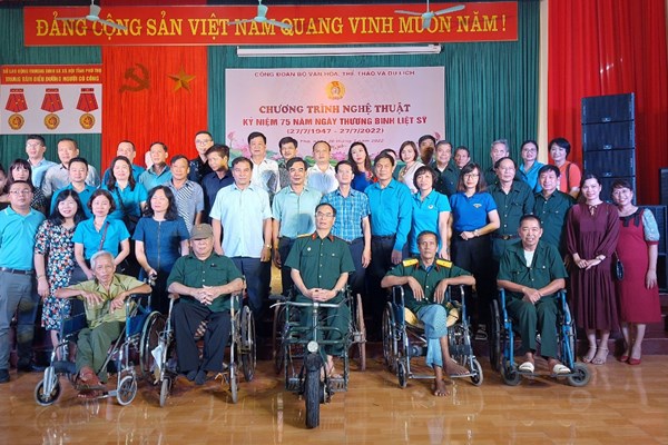 Bộ VHTTDL tri ân các thương binh, bệnh binh và người có công tỉnh Phú Thọ - Anh 2