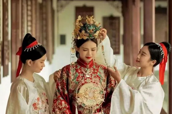 Nghề mới ở Trung Quốc: Cho thuê phù dâu, phù rể - Anh 1