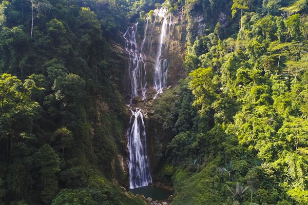 Tuyên Quang: Tạm dừng tham quan, trải nghiệm du lịch tại thác Nặm Me - Anh 1