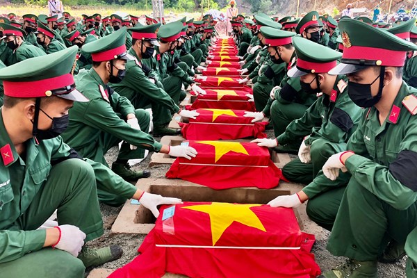 TP Hà Tiên, Kiên Giang tổ chức Lễ truy điệu, an táng 175 hài cốt liệt sĩ - Anh 1