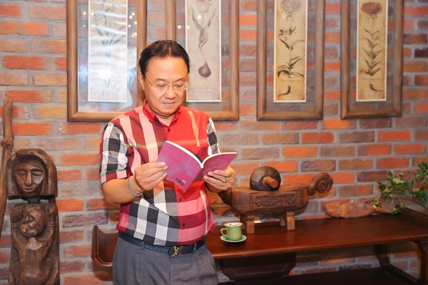 Nhà thơ Hồng Thanh Quang, 60  năm cuộc đời:  “Vẫn nguyên là nỗi khát” - Anh 3