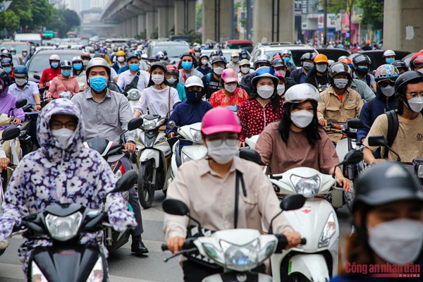 Hà Nội: Thí điểm phân làn ôtô, xe máy trên đường Nguyễn Trãi - Anh 1