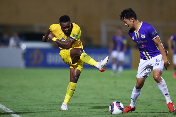 V.League 1-2022: CLB Hà Nội bứt phá trên bảng xếp hạng - Anh 1