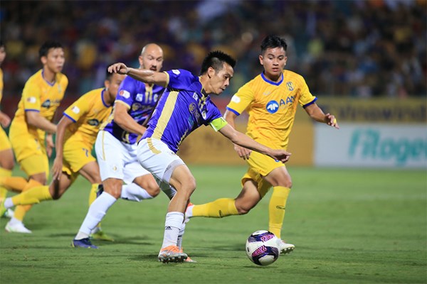 V.League 1-2022: CLB Hà Nội bứt phá trên bảng xếp hạng - Anh 2